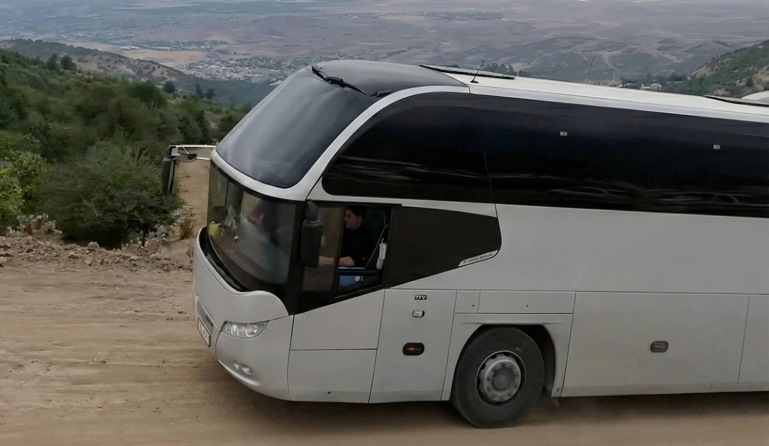 Fərqli Yerlərdə, Dağ-Dərədə Sürmək Hər Sürücünün İşi Deyil!